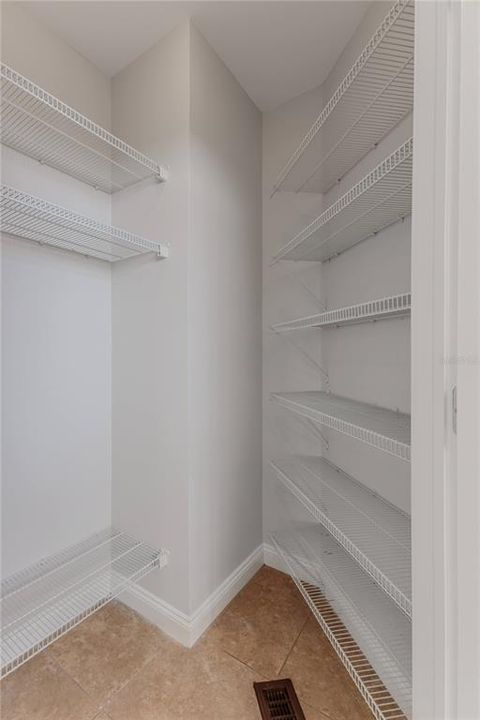 En Venta: $985,000 (3 camas, 2 baños, 2609 Pies cuadrados)