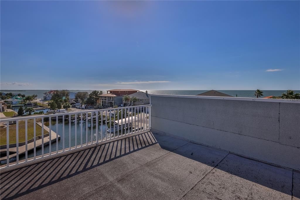 En Venta: $985,000 (3 camas, 2 baños, 2609 Pies cuadrados)