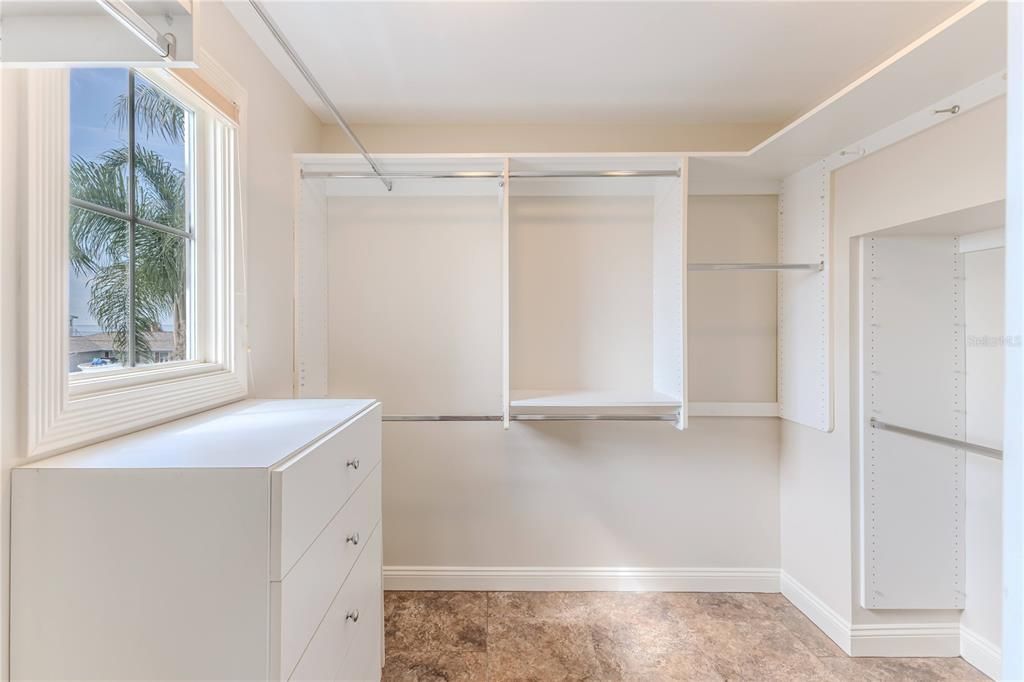 En Venta: $985,000 (3 camas, 2 baños, 2609 Pies cuadrados)