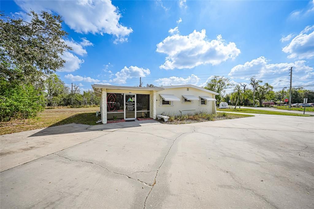 For Sale: $349,000 (0 beds, 0 baths, 1968 Square Feet)