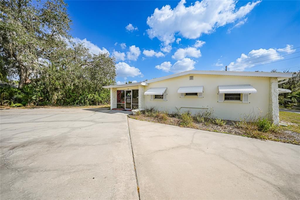 For Sale: $349,000 (0 beds, 0 baths, 1968 Square Feet)