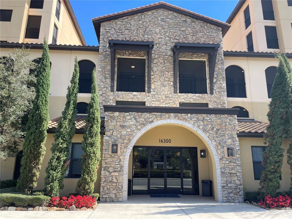 For Sale: $400,000 (2 beds, 2 baths, 1402 Square Feet)