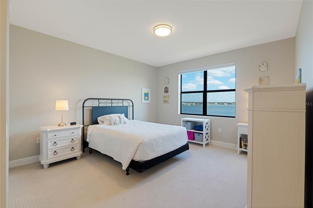 For Sale: $400,000 (2 beds, 2 baths, 1402 Square Feet)