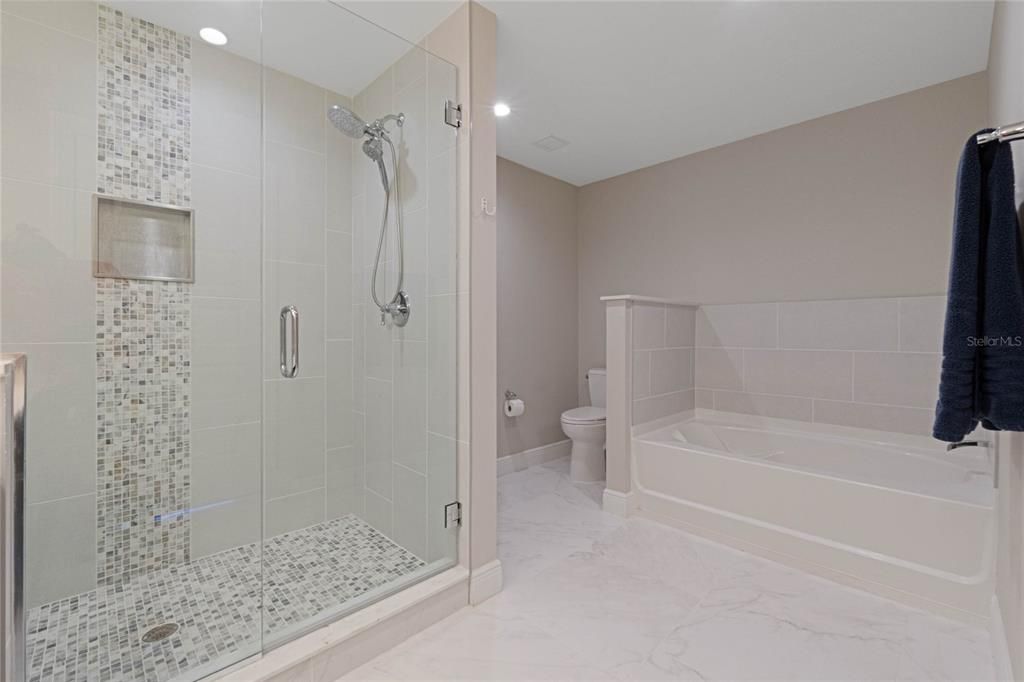 For Sale: $400,000 (2 beds, 2 baths, 1402 Square Feet)