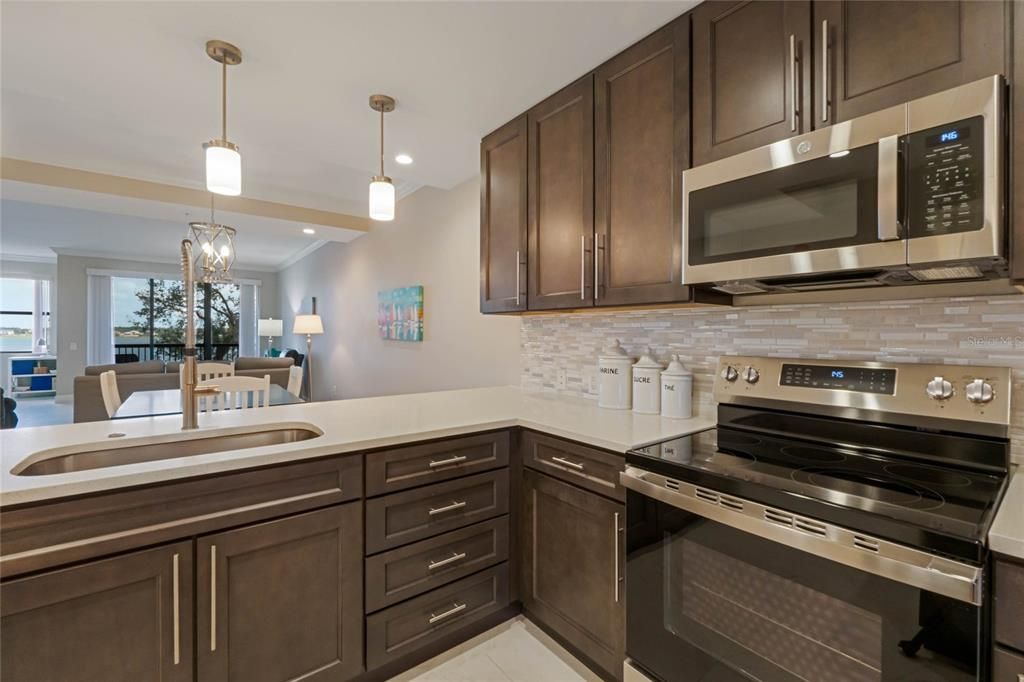 For Sale: $400,000 (2 beds, 2 baths, 1402 Square Feet)