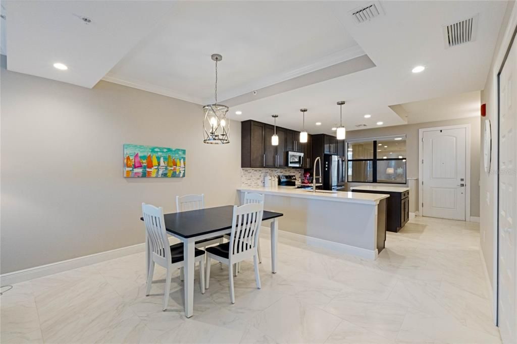 For Sale: $400,000 (2 beds, 2 baths, 1402 Square Feet)