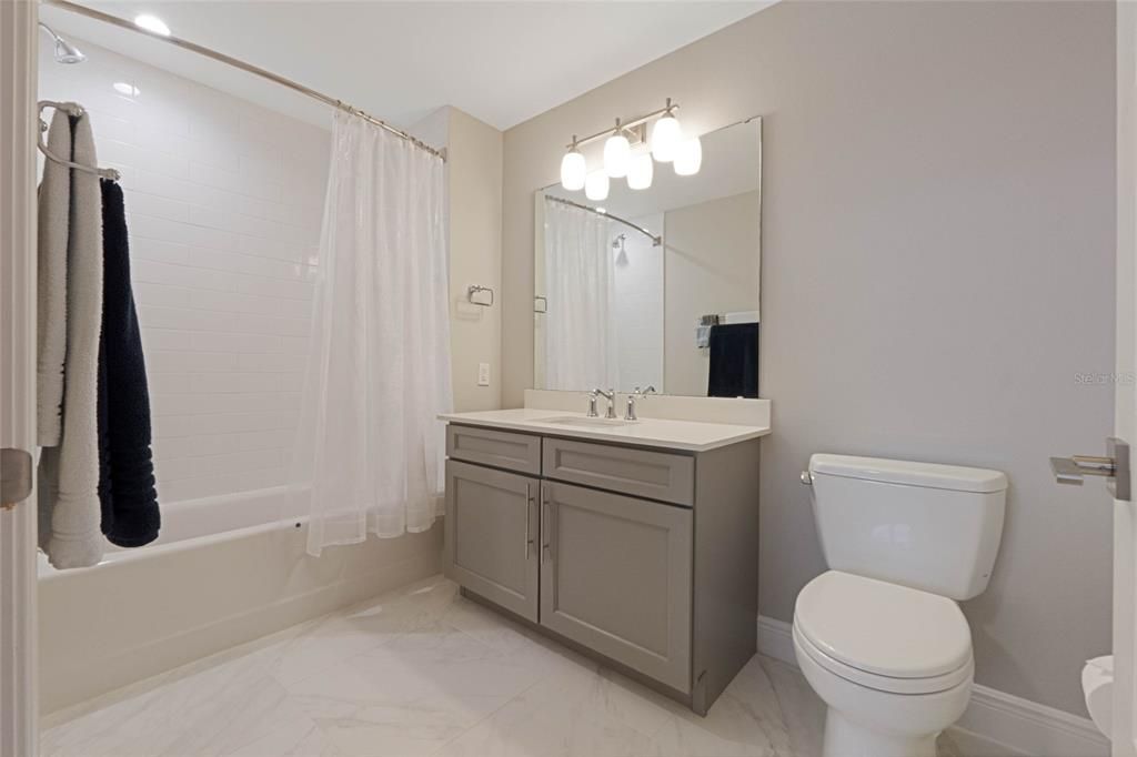 For Sale: $400,000 (2 beds, 2 baths, 1402 Square Feet)