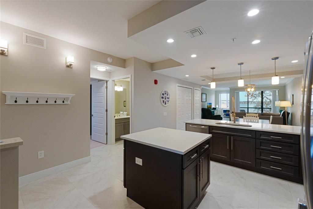 For Sale: $400,000 (2 beds, 2 baths, 1402 Square Feet)