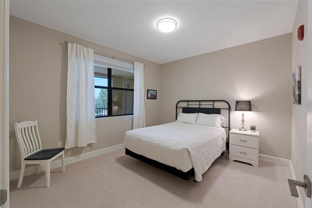 For Sale: $400,000 (2 beds, 2 baths, 1402 Square Feet)