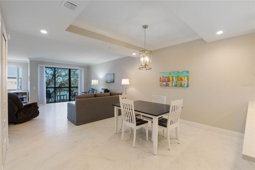 For Sale: $400,000 (2 beds, 2 baths, 1402 Square Feet)