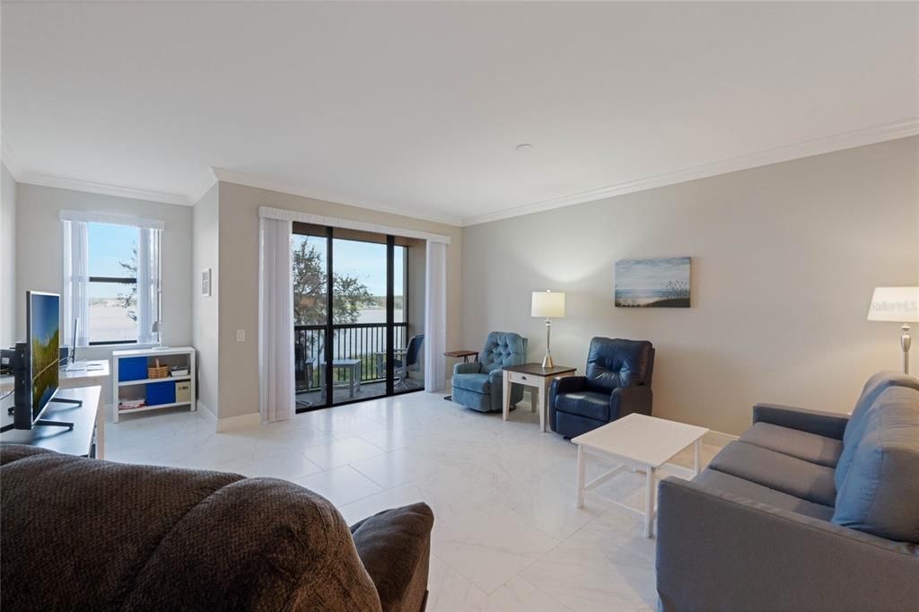 For Sale: $400,000 (2 beds, 2 baths, 1402 Square Feet)