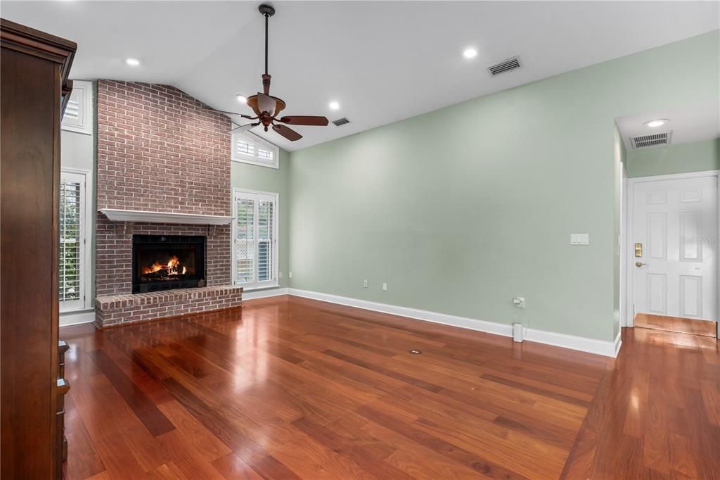 Activo con contrato: $650,000 (5 camas, 4 baños, 2918 Pies cuadrados)