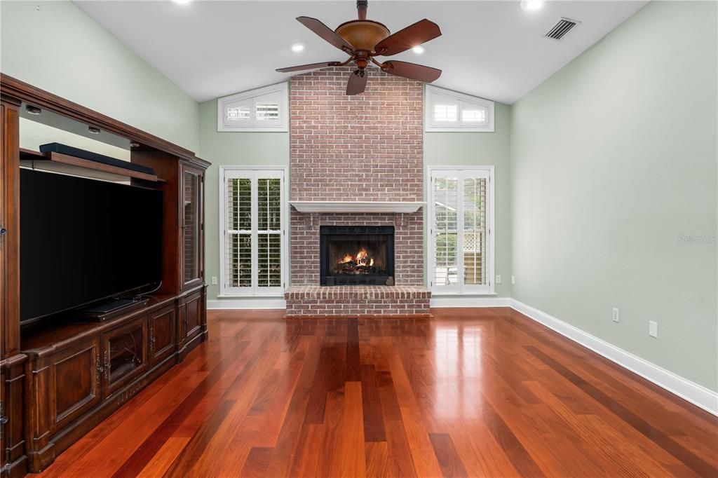 Activo con contrato: $650,000 (5 camas, 4 baños, 2918 Pies cuadrados)