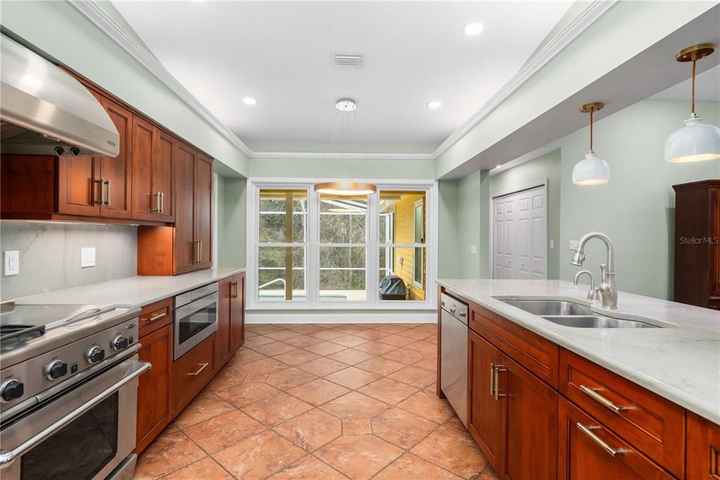 Activo con contrato: $650,000 (5 camas, 4 baños, 2918 Pies cuadrados)