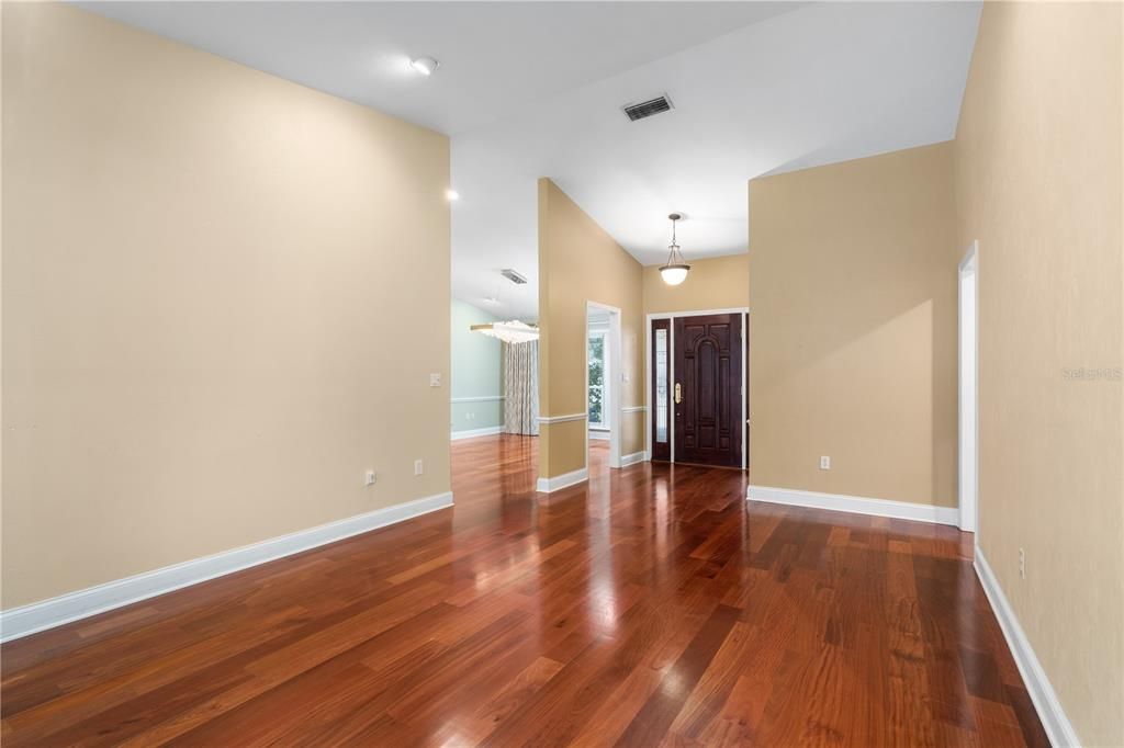 Activo con contrato: $650,000 (5 camas, 4 baños, 2918 Pies cuadrados)