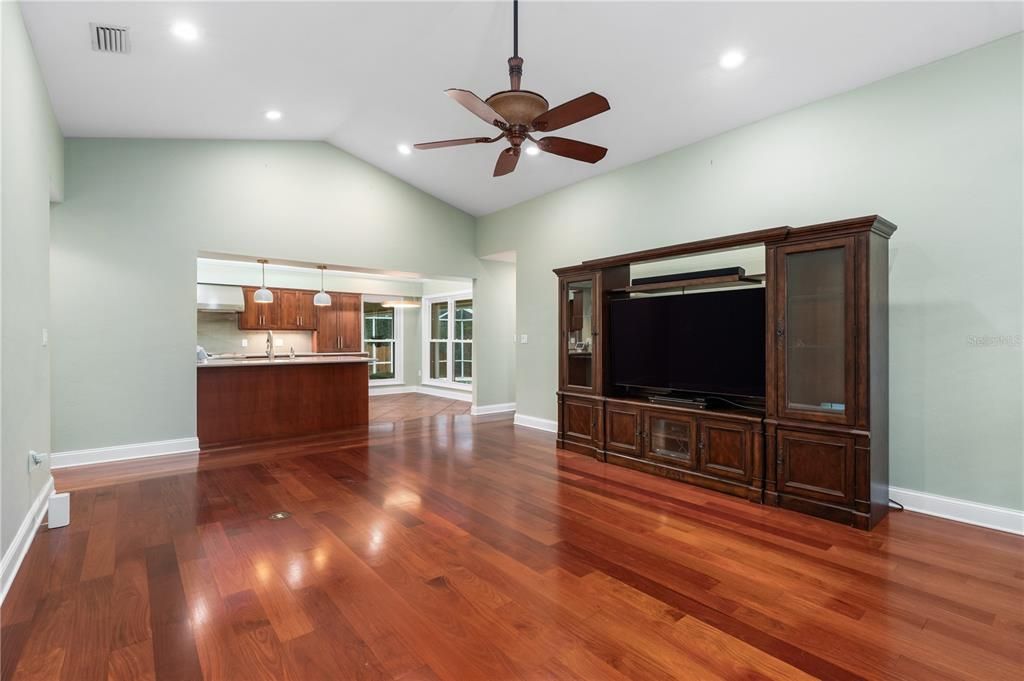 Activo con contrato: $650,000 (5 camas, 4 baños, 2918 Pies cuadrados)