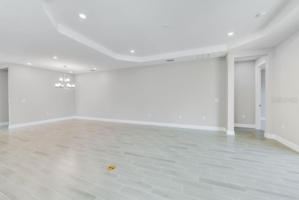 Active With Contract: $674,494 (3 beds, 3 baths, 2267 Square Feet)