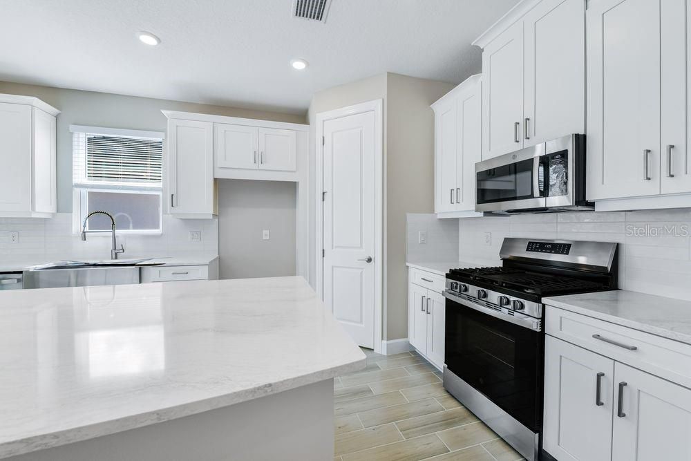 Active With Contract: $674,494 (3 beds, 3 baths, 2267 Square Feet)