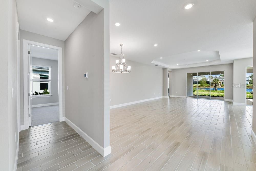 Active With Contract: $674,494 (3 beds, 3 baths, 2267 Square Feet)