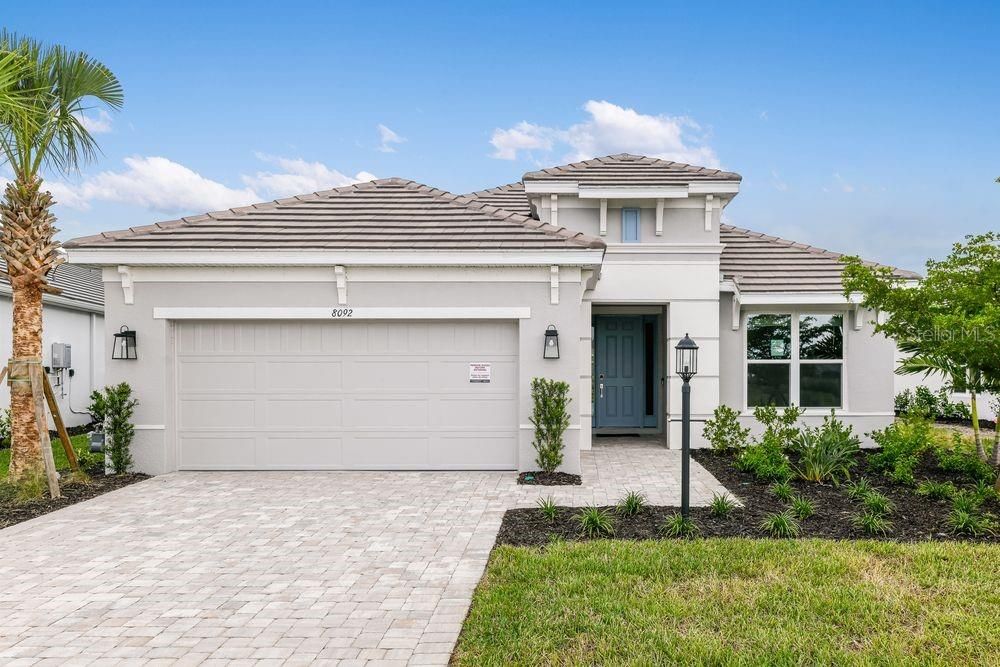 Active With Contract: $674,494 (3 beds, 3 baths, 2267 Square Feet)