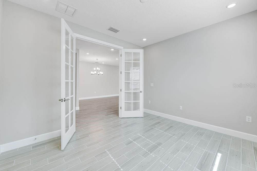 Active With Contract: $674,494 (3 beds, 3 baths, 2267 Square Feet)