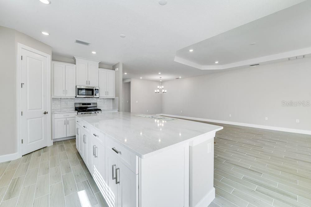 Active With Contract: $674,494 (3 beds, 3 baths, 2267 Square Feet)