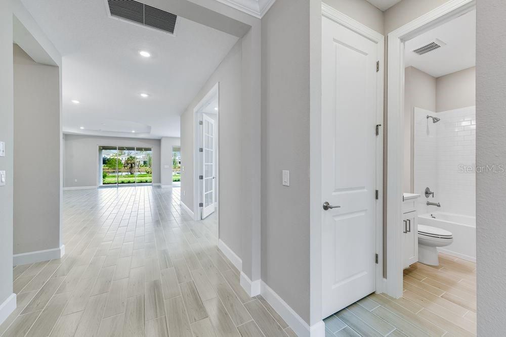 Active With Contract: $674,494 (3 beds, 3 baths, 2267 Square Feet)