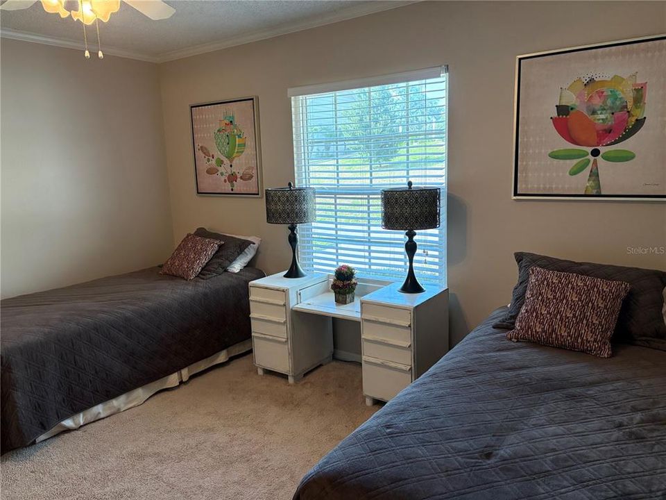 For Sale: $199,500 (2 beds, 2 baths, 975 Square Feet)