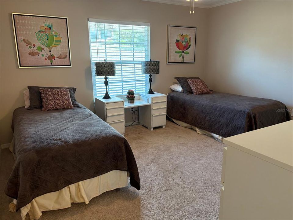 For Sale: $199,500 (2 beds, 2 baths, 975 Square Feet)