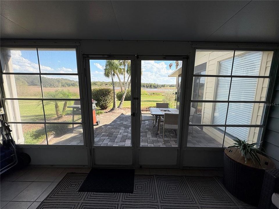 For Sale: $199,500 (2 beds, 2 baths, 975 Square Feet)