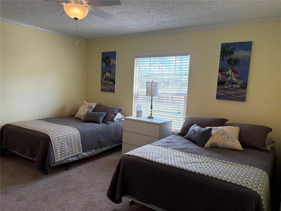 For Sale: $199,500 (2 beds, 2 baths, 975 Square Feet)