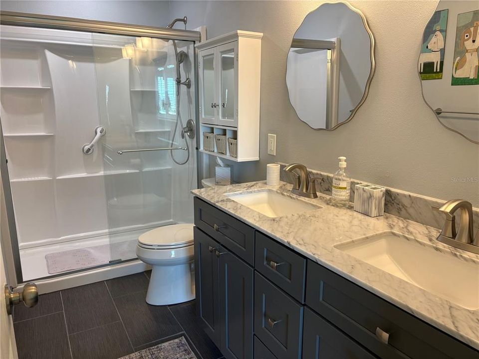 For Sale: $199,500 (2 beds, 2 baths, 975 Square Feet)