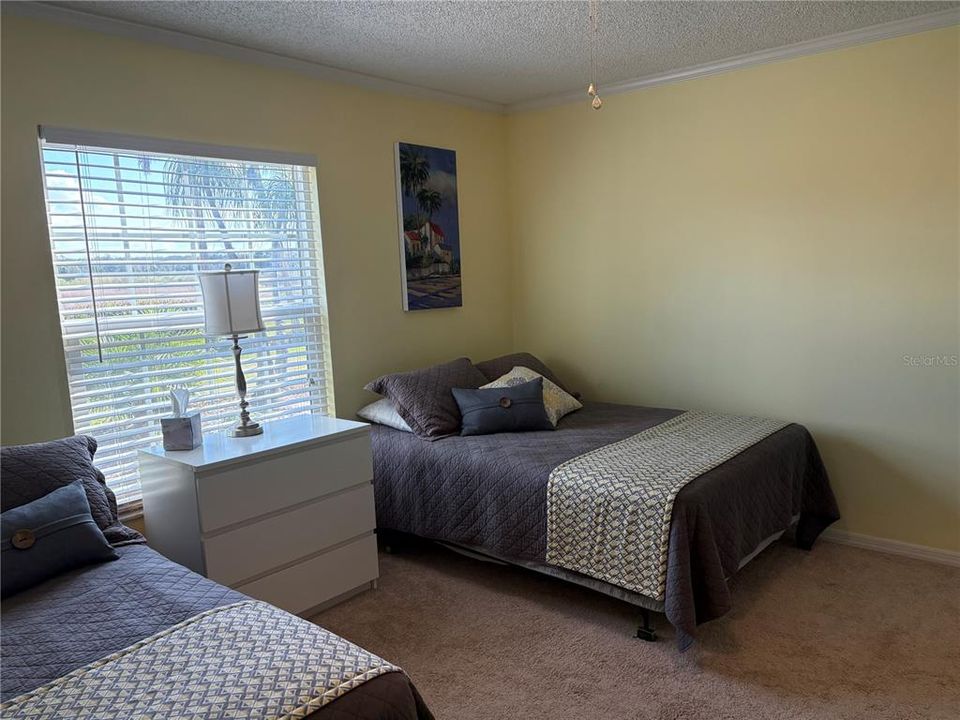 For Sale: $199,500 (2 beds, 2 baths, 975 Square Feet)