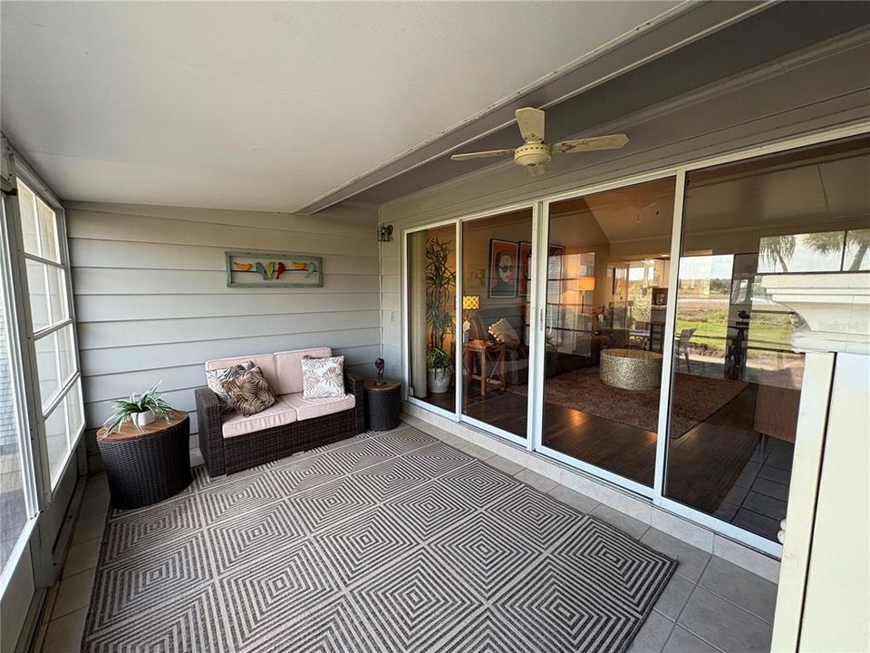 For Sale: $199,500 (2 beds, 2 baths, 975 Square Feet)