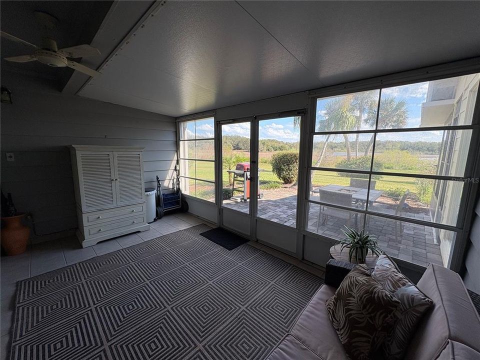 For Sale: $199,500 (2 beds, 2 baths, 975 Square Feet)