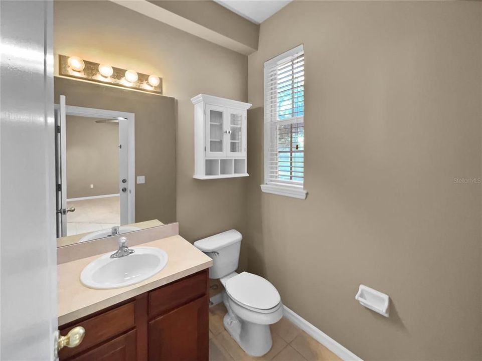 На продажу: $236,000 (3 спален, 2 ванн, 1832 Квадратных фут)