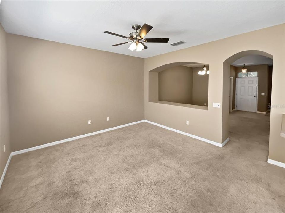 На продажу: $236,000 (3 спален, 2 ванн, 1832 Квадратных фут)