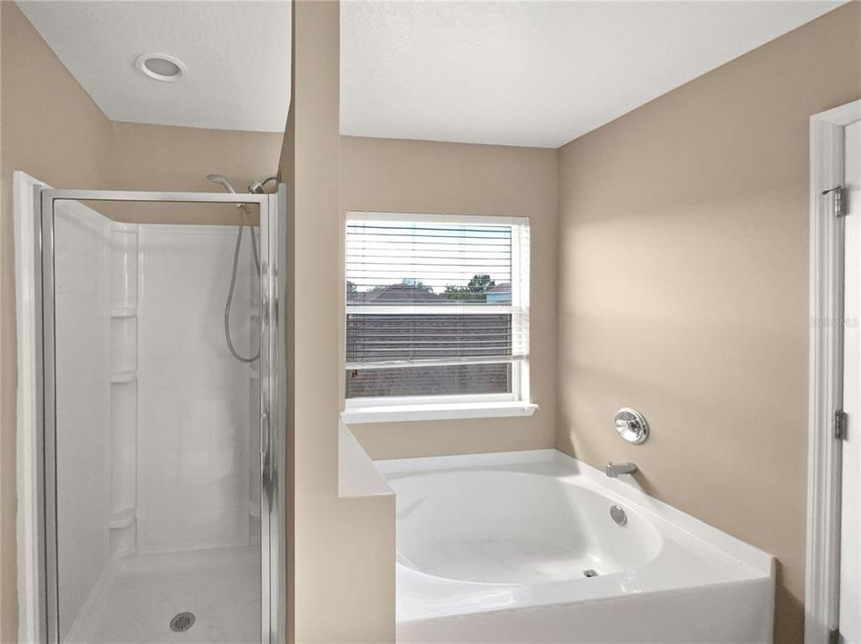 На продажу: $236,000 (3 спален, 2 ванн, 1832 Квадратных фут)