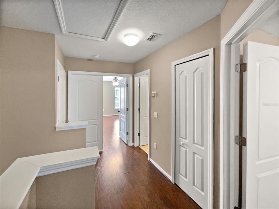 На продажу: $236,000 (3 спален, 2 ванн, 1832 Квадратных фут)