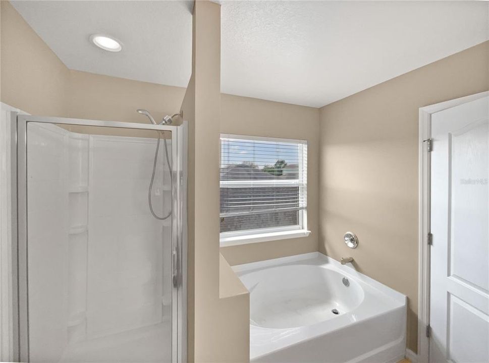 На продажу: $236,000 (3 спален, 2 ванн, 1832 Квадратных фут)