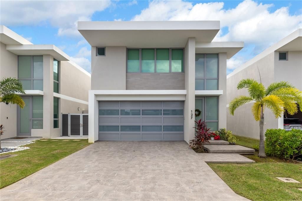 Недавно продано: $895,000 (4 спален, 2 ванн, 2307 Квадратных фут)