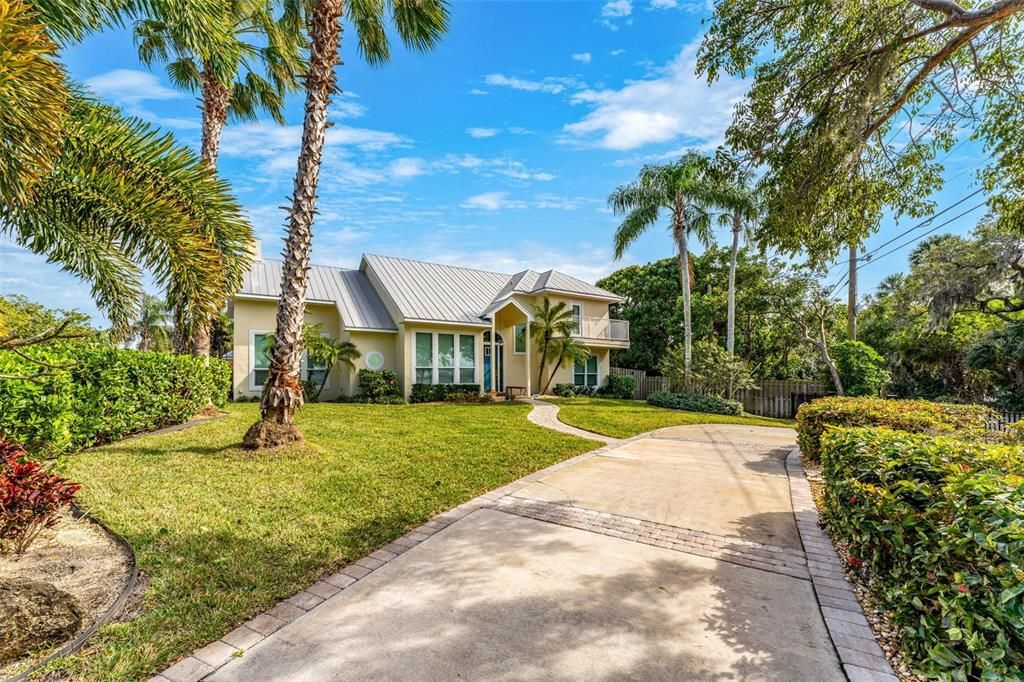 Recently Sold: $1,699,000 (4 beds, 3 baths, 2824 Square Feet)