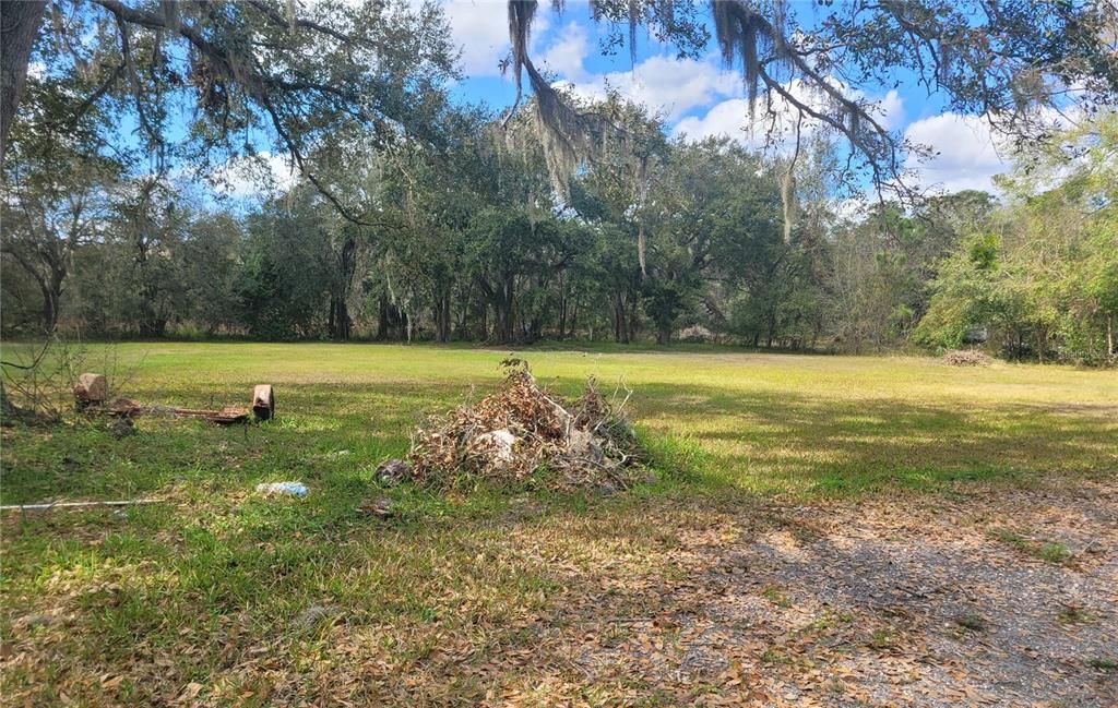 合同活跃: $1,200,000 (3 贝兹, 1 浴室, 1420 平方英尺)