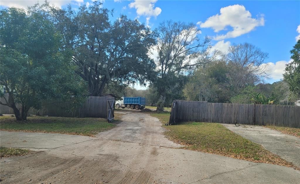 合同活跃: $1,200,000 (3 贝兹, 1 浴室, 1420 平方英尺)