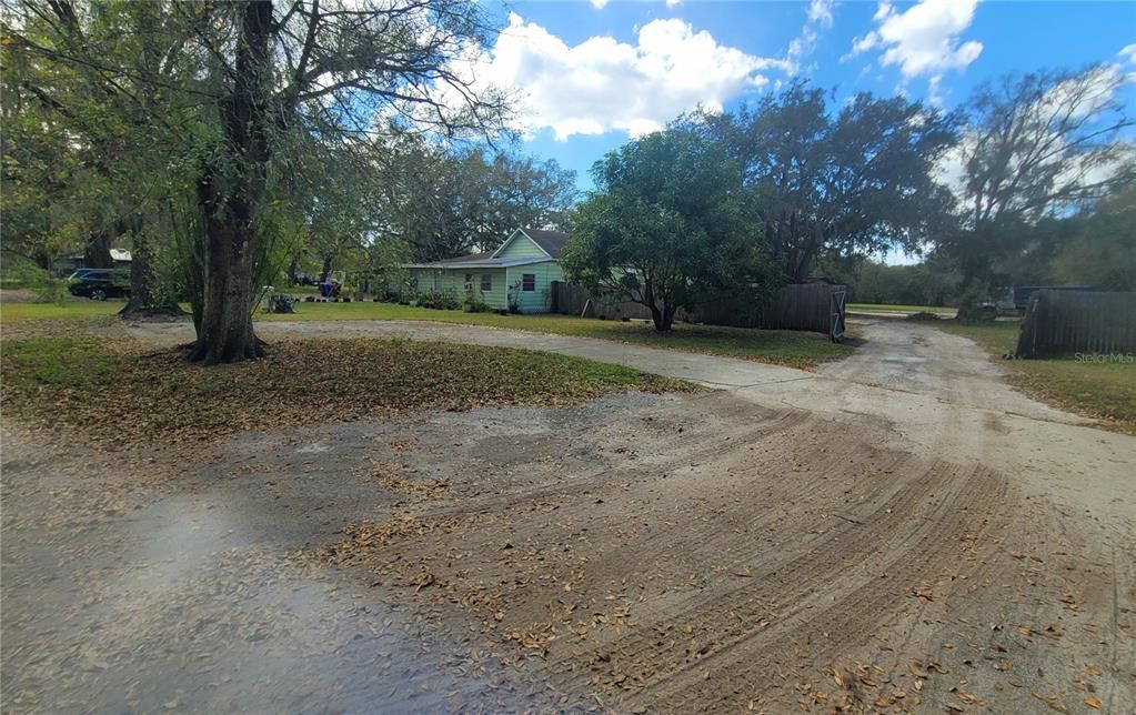 合同活跃: $1,200,000 (3 贝兹, 1 浴室, 1420 平方英尺)