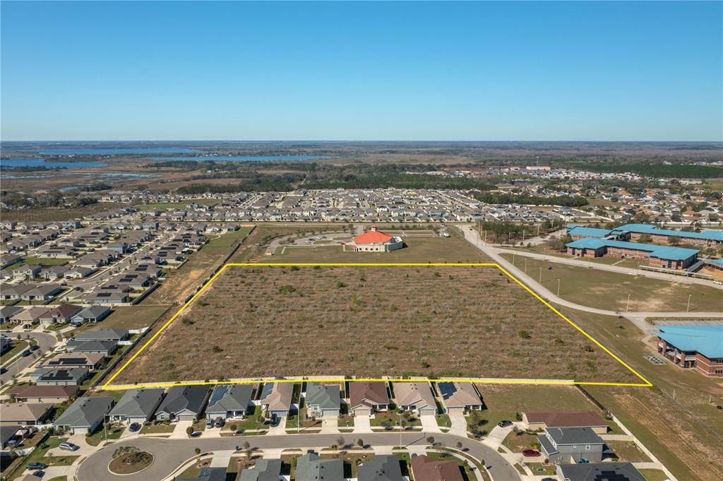 На продажу: $1,600,000 (10.38 acres)