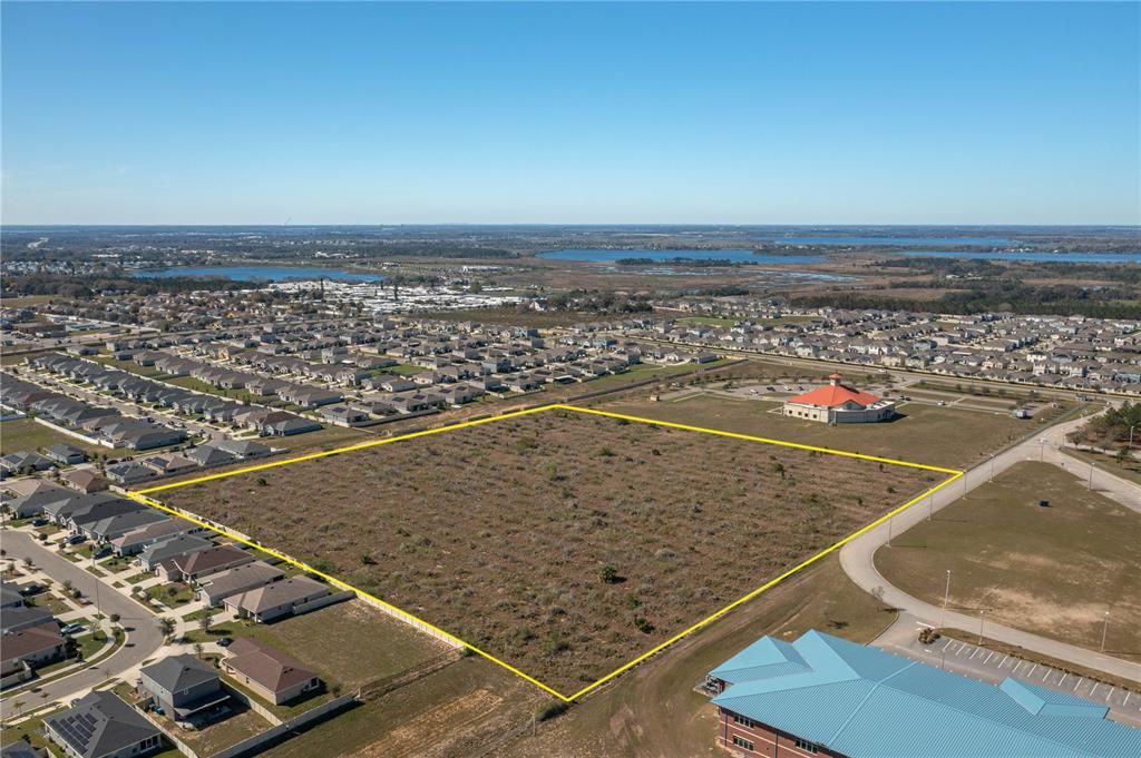 На продажу: $1,600,000 (10.38 acres)