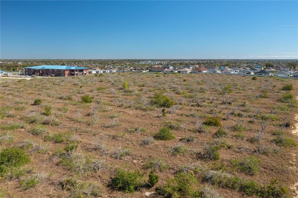 На продажу: $1,600,000 (10.38 acres)