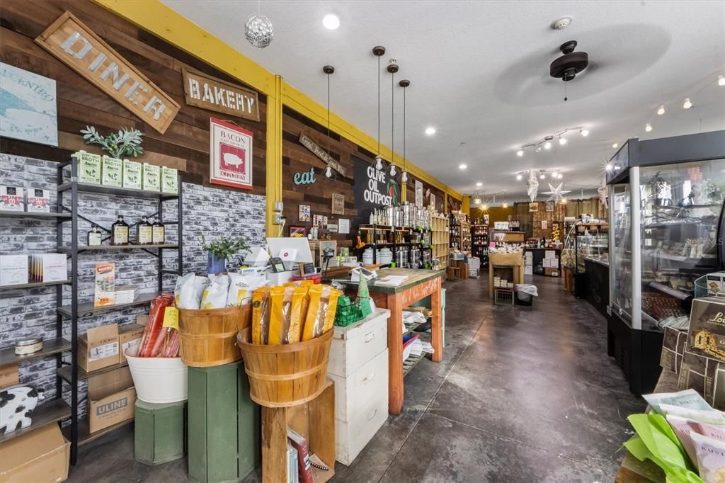 合同活跃: $1,250,000 (0 贝兹, 0 浴室, 2480 平方英尺)