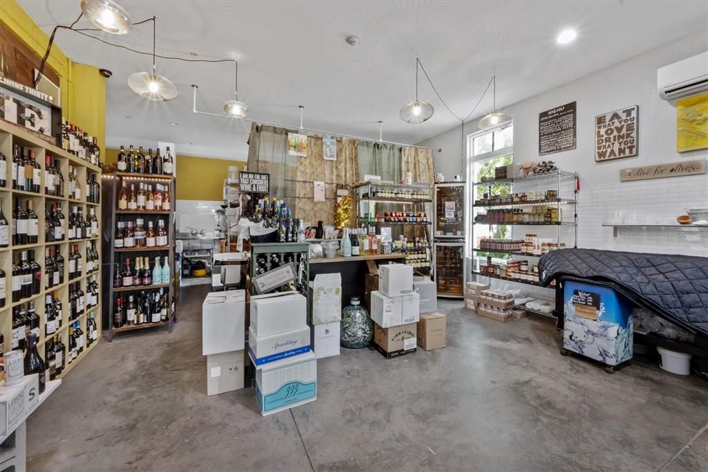 合同活跃: $1,250,000 (0 贝兹, 0 浴室, 2480 平方英尺)